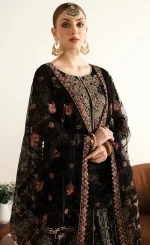 Lehenga in Black Colour For Wedding Guests (3)